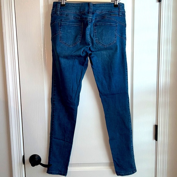 New York & Company Soho Curve Creator Legging - Picture 3 of 6